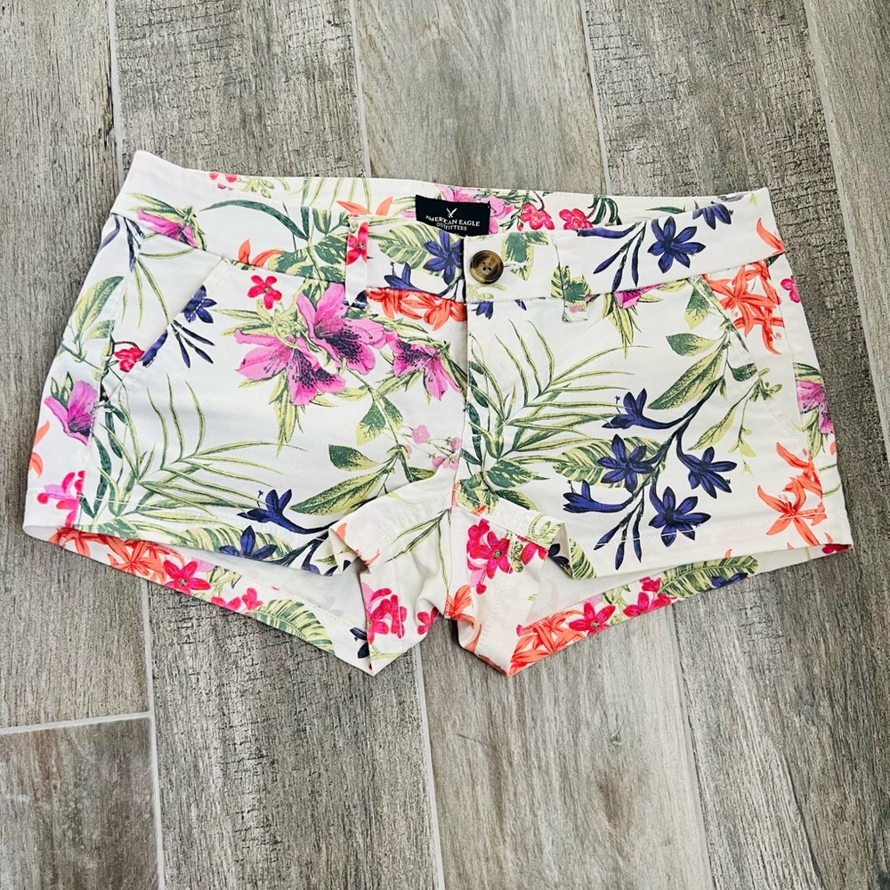 American Eagle skinny flower pattern shorts Size 2